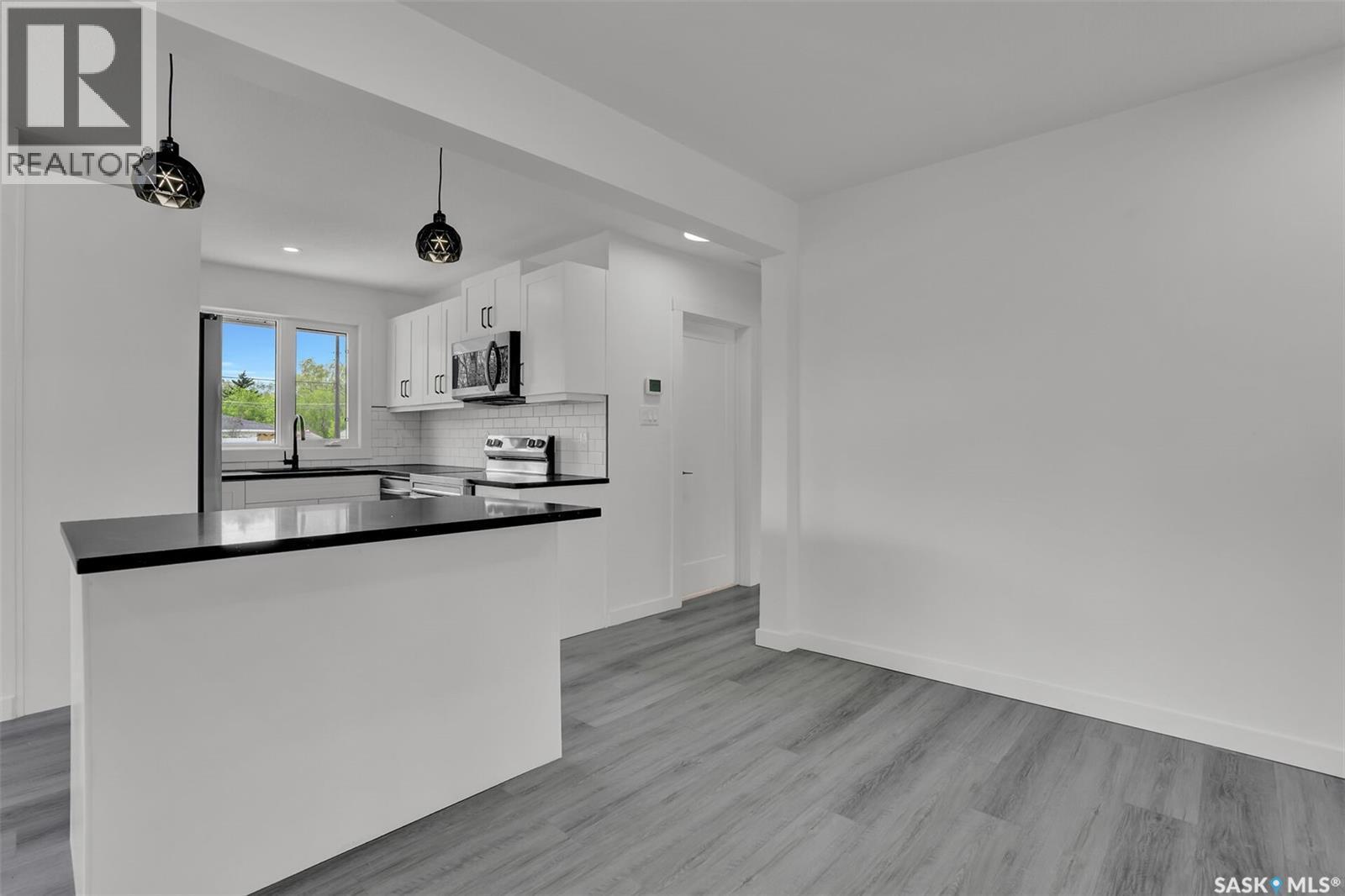 654 Aberdeen Crescent, Regina, SK - Indoor Photo Showing Kitchen