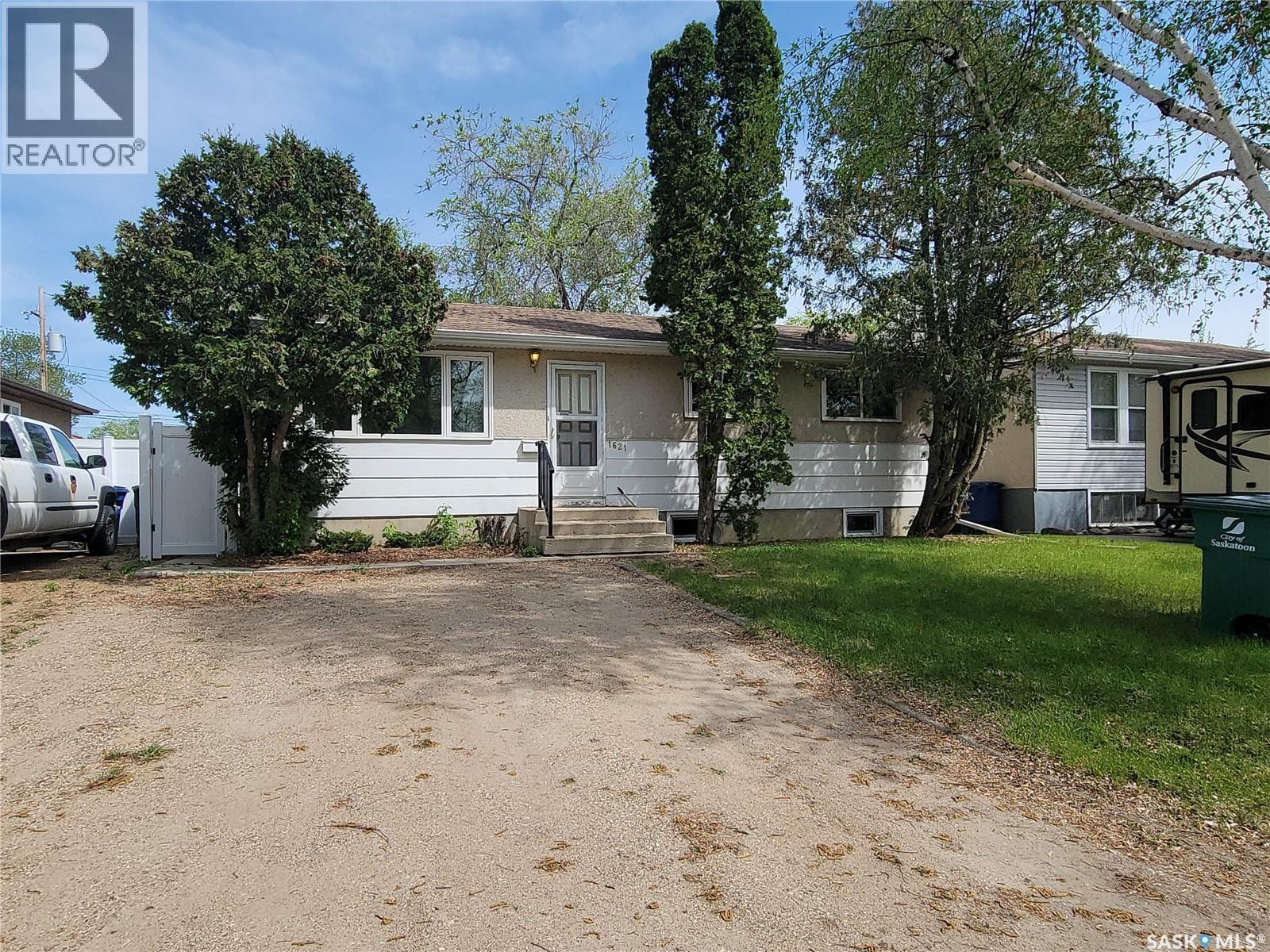 1621 Greig Avenue, Saskatoon, SK - Outdoor