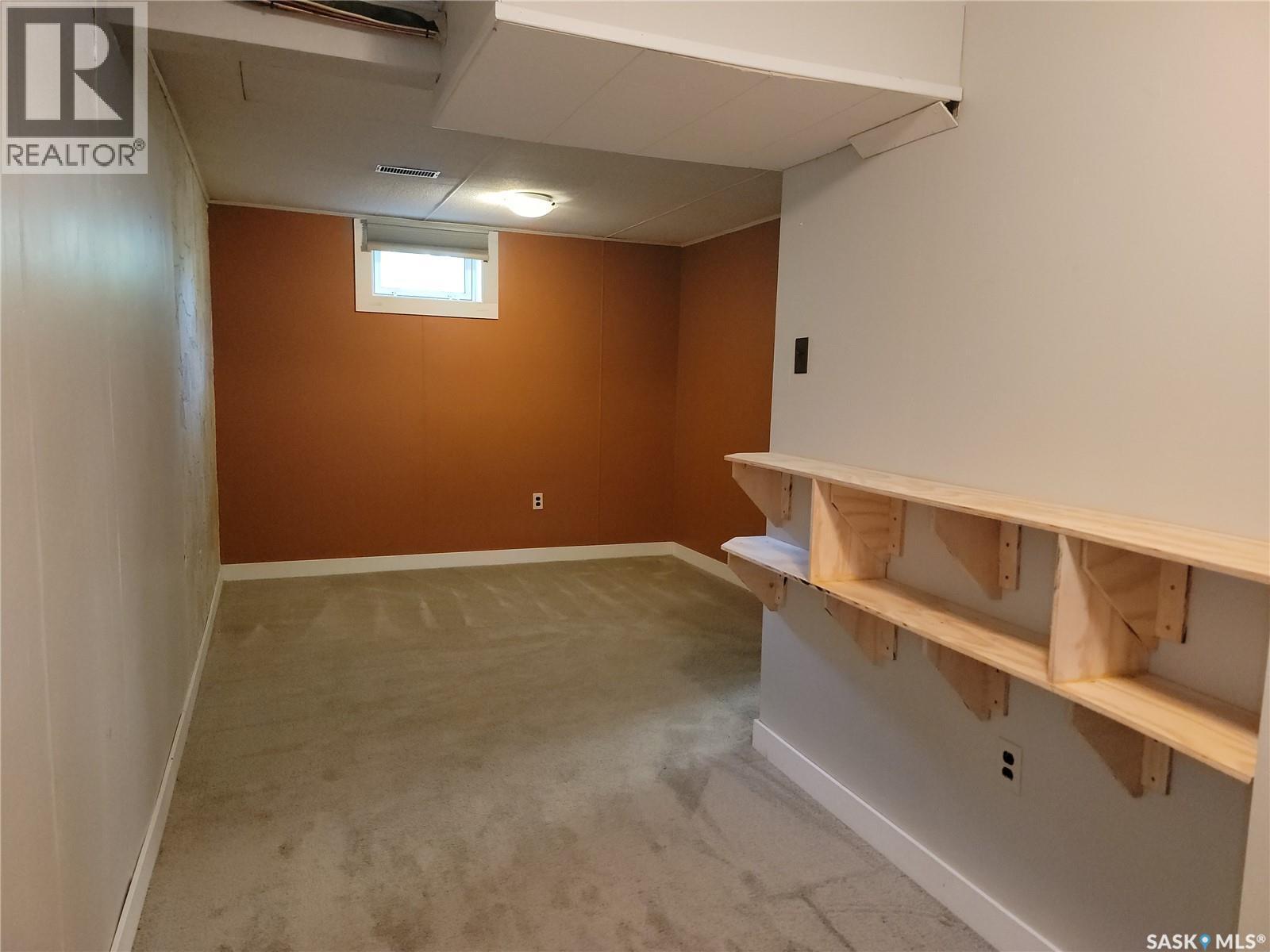 1621 Greig Avenue, Saskatoon, SK - Indoor