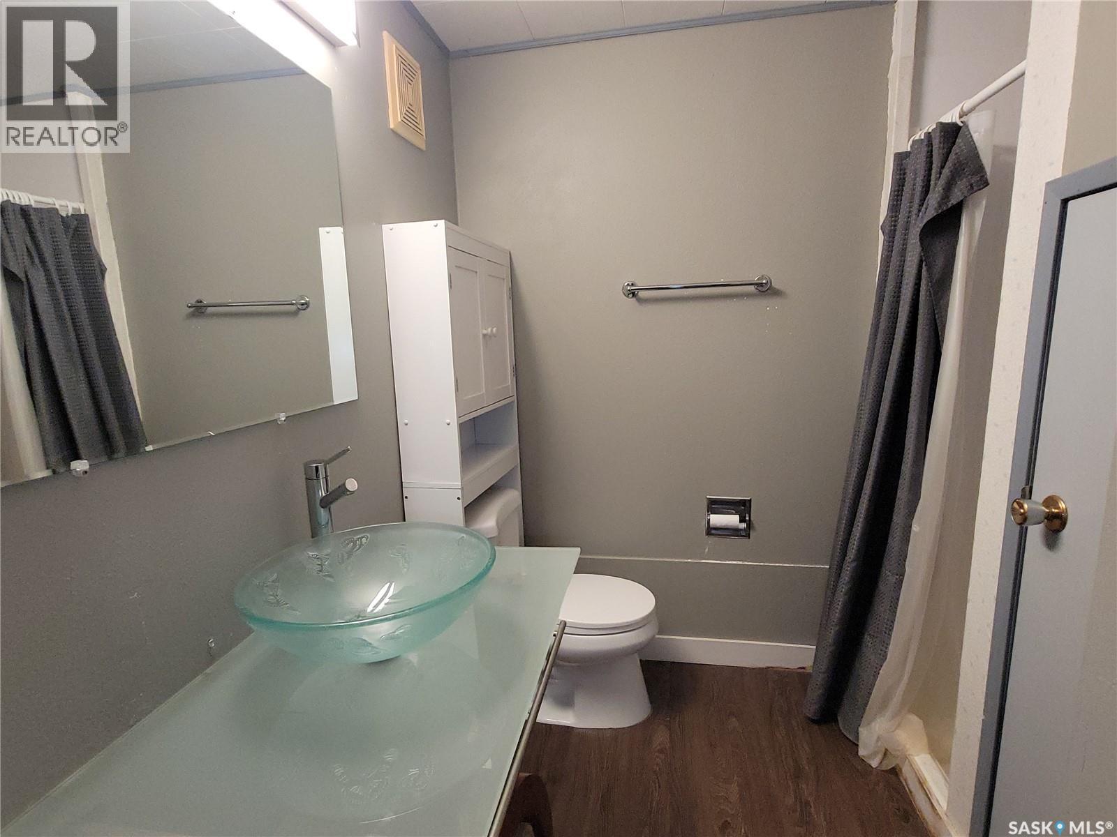 1621 Greig Avenue, Saskatoon, SK - Indoor Photo Showing Bathroom