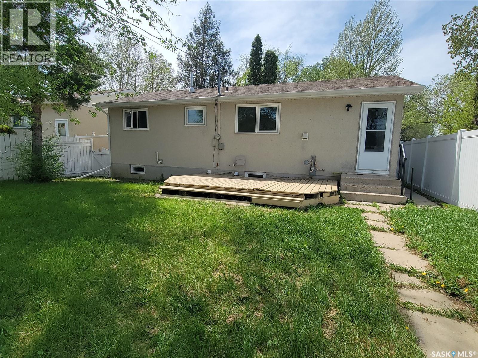 1621 Greig Avenue, Saskatoon, SK - Outdoor