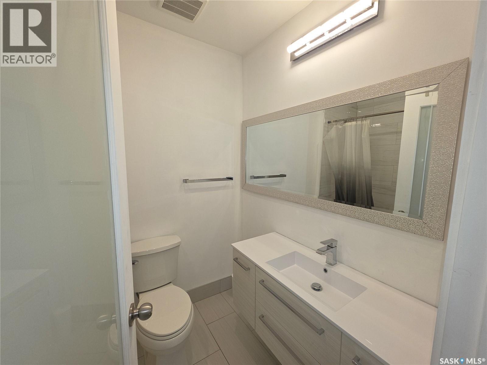 125 D Avenue S, Saskatoon, SK - Indoor Photo Showing Bathroom