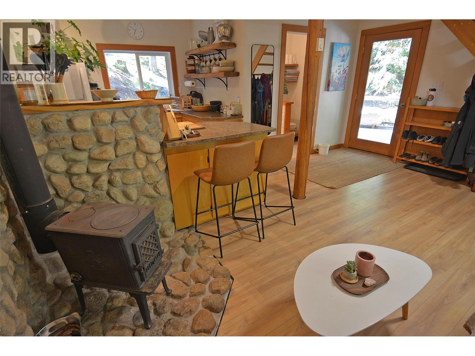5396 6 Highway, Winlaw, BC - Indoor