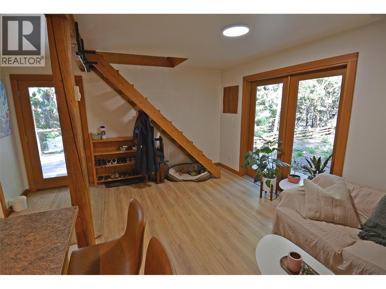 5396 6 Highway, Winlaw, BC - Indoor
