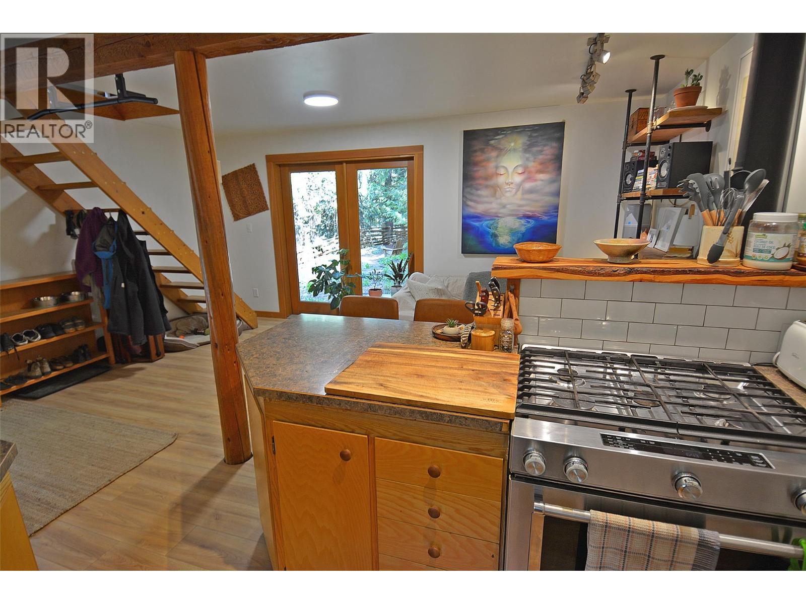 5396 6 Highway, Winlaw, BC - Indoor Photo Showing Kitchen