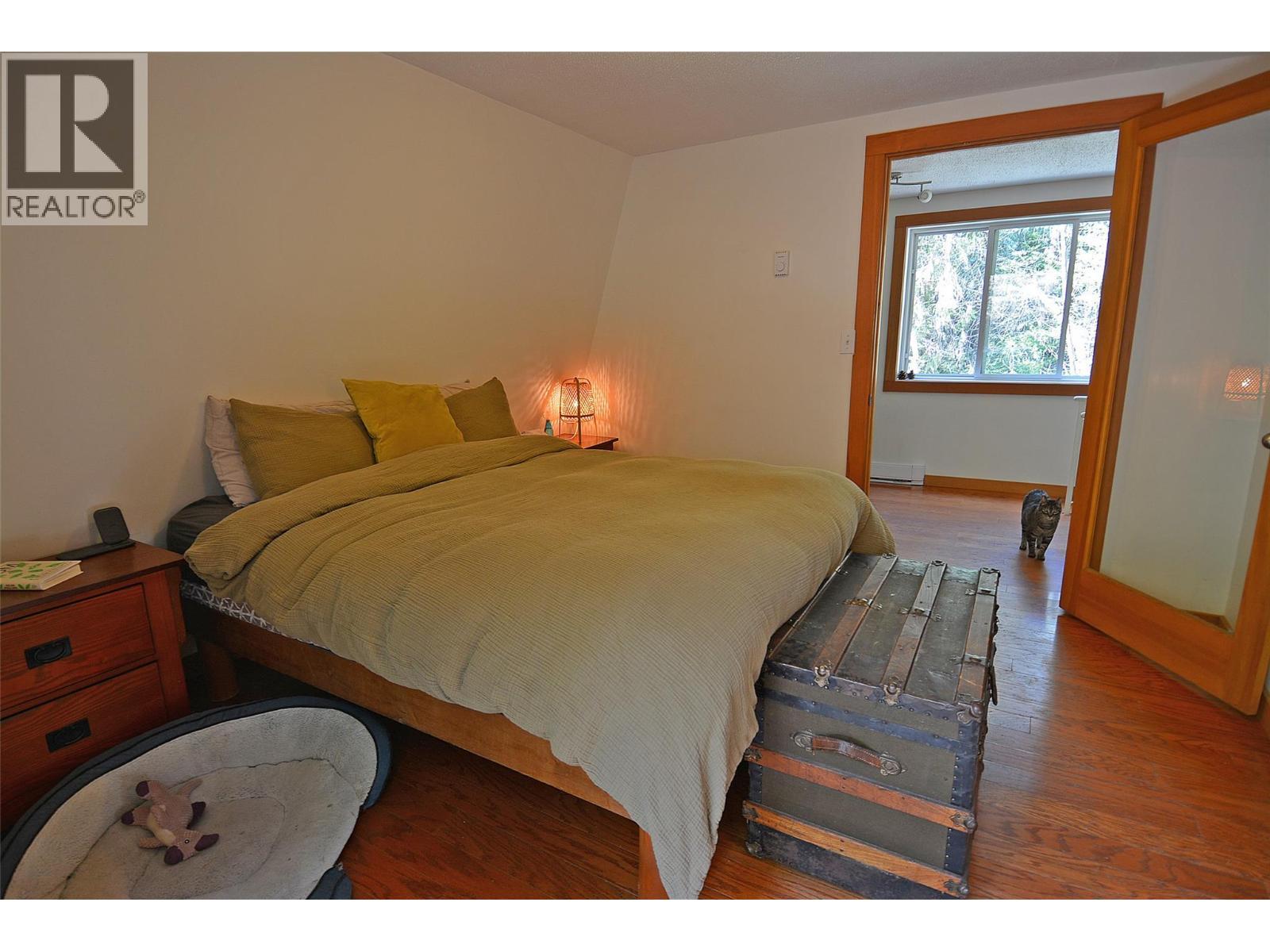 5396 6 Highway, Winlaw, BC - Indoor Photo Showing Bedroom