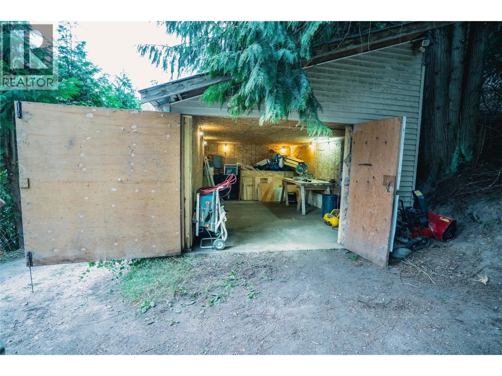 5396 6 Highway, Winlaw, BC - Outdoor