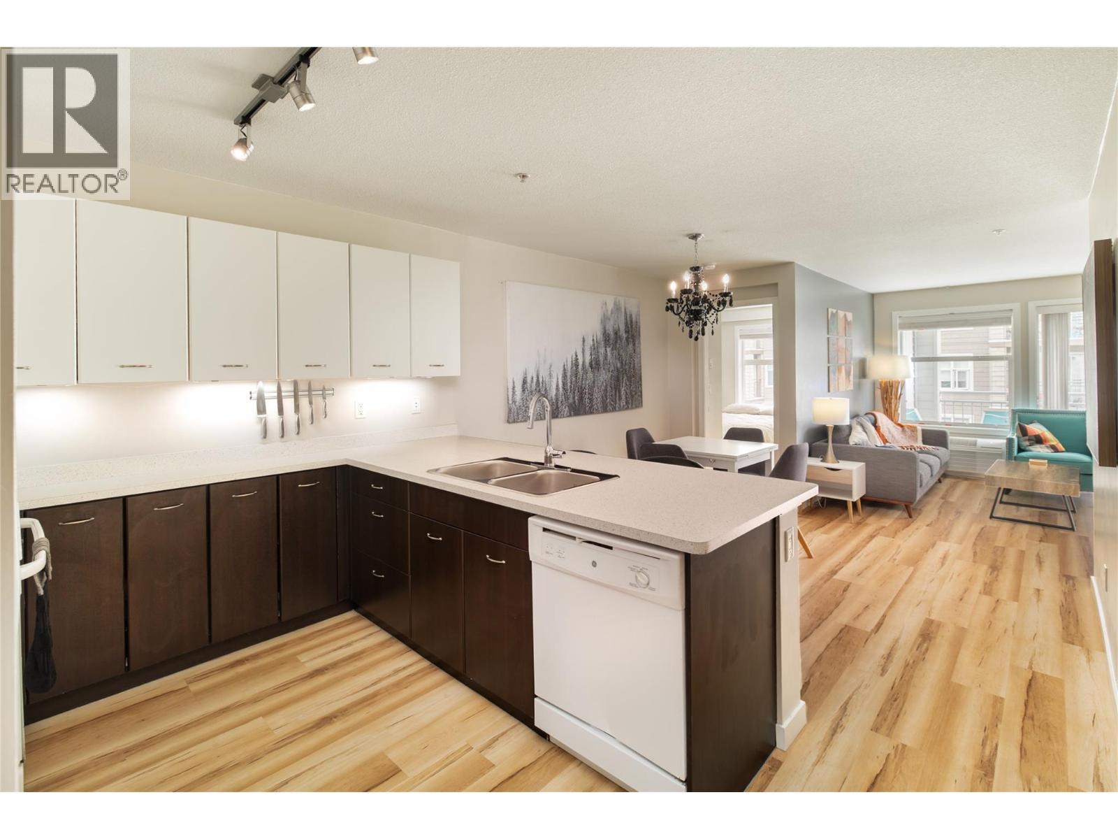 539 Yates Road Unit# 308, Kelowna, BC - Indoor Photo Showing Kitchen With Double Sink