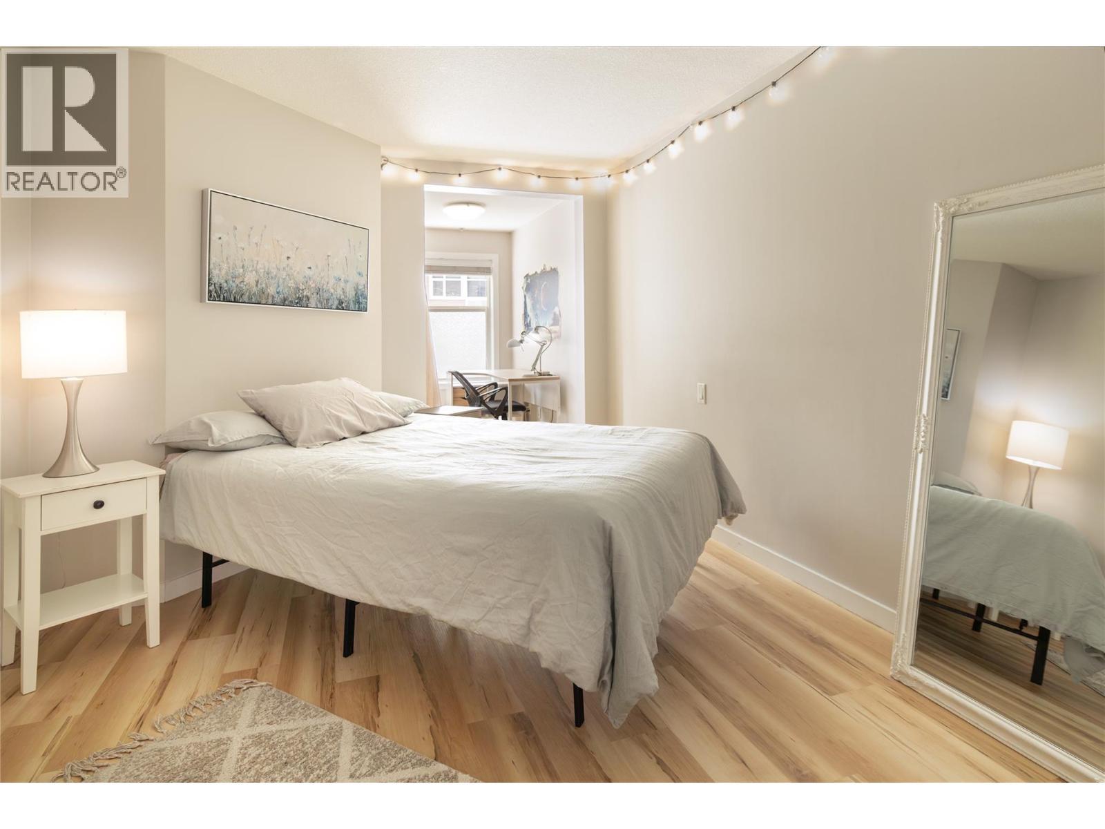 539 Yates Road Unit# 308, Kelowna, BC - Indoor Photo Showing Bedroom