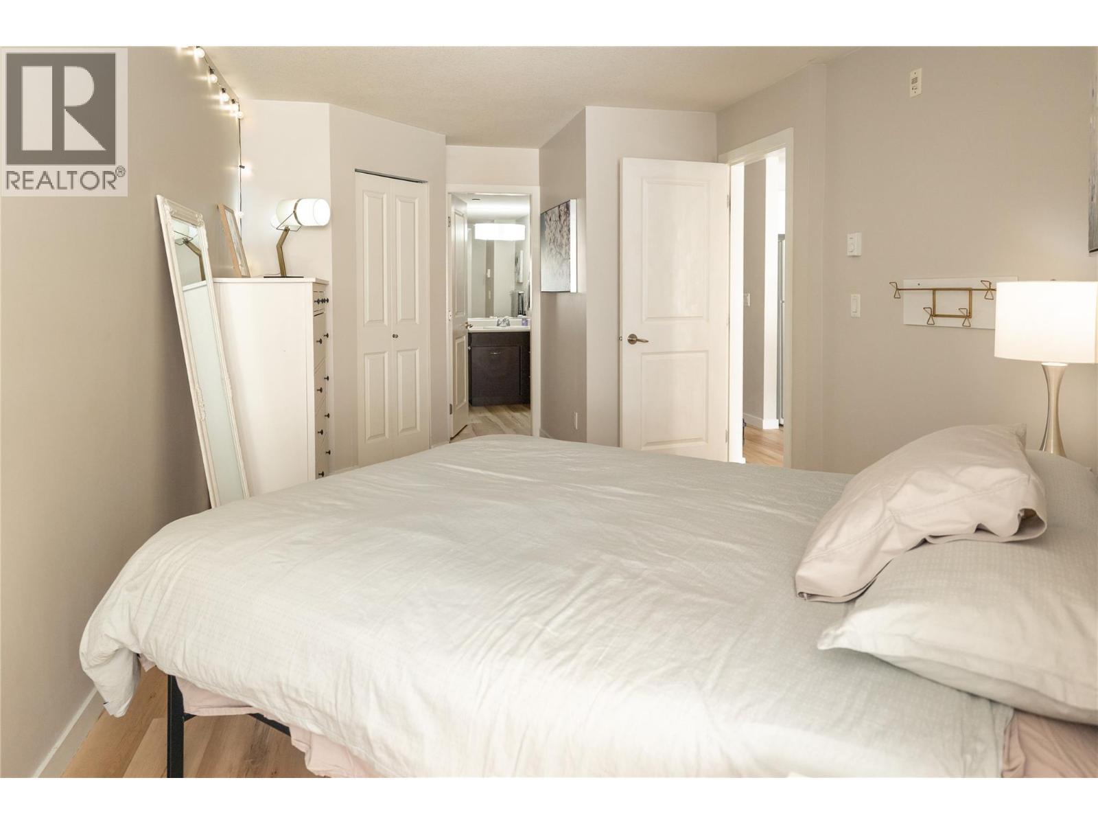 539 Yates Road Unit# 308, Kelowna, BC - Indoor Photo Showing Bedroom