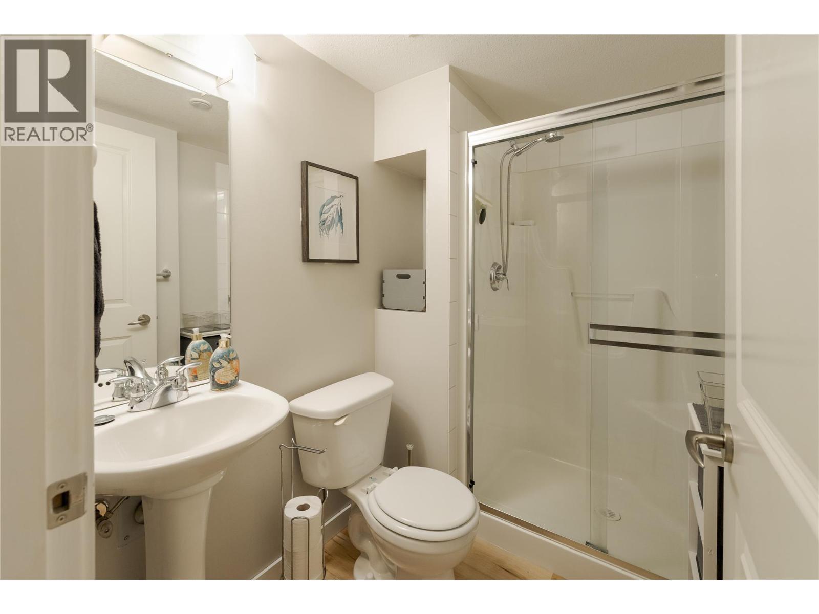 539 Yates Road Unit# 308, Kelowna, BC - Indoor Photo Showing Bathroom