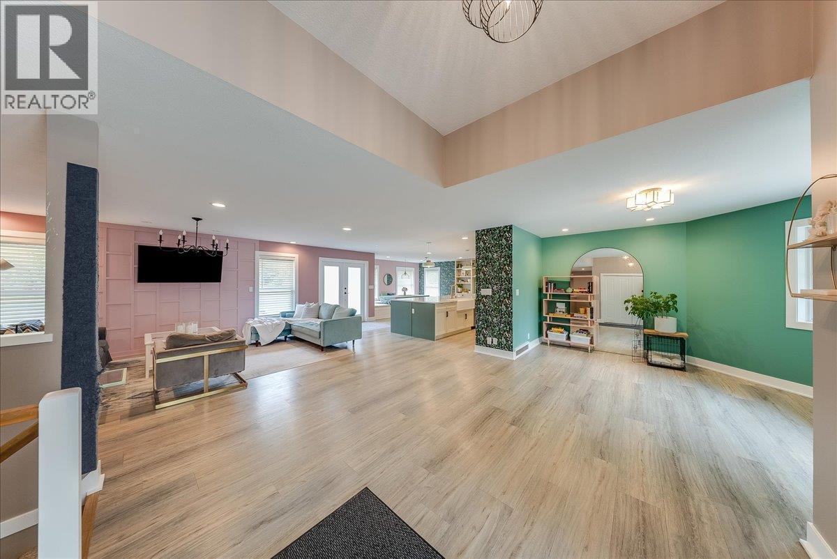816 Columbia Road, Castlegar, BC - Indoor With Fireplace