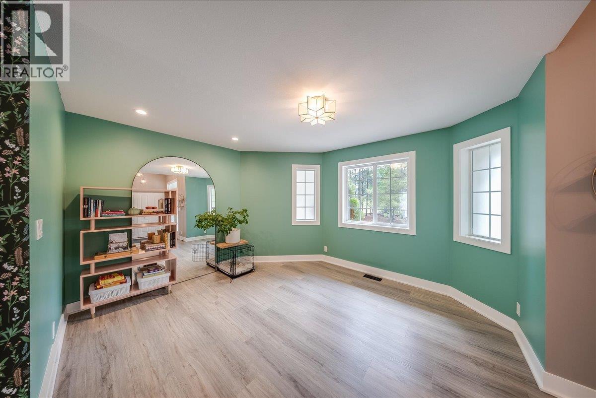 816 Columbia Road, Castlegar, BC - Indoor Photo Showing Other Room