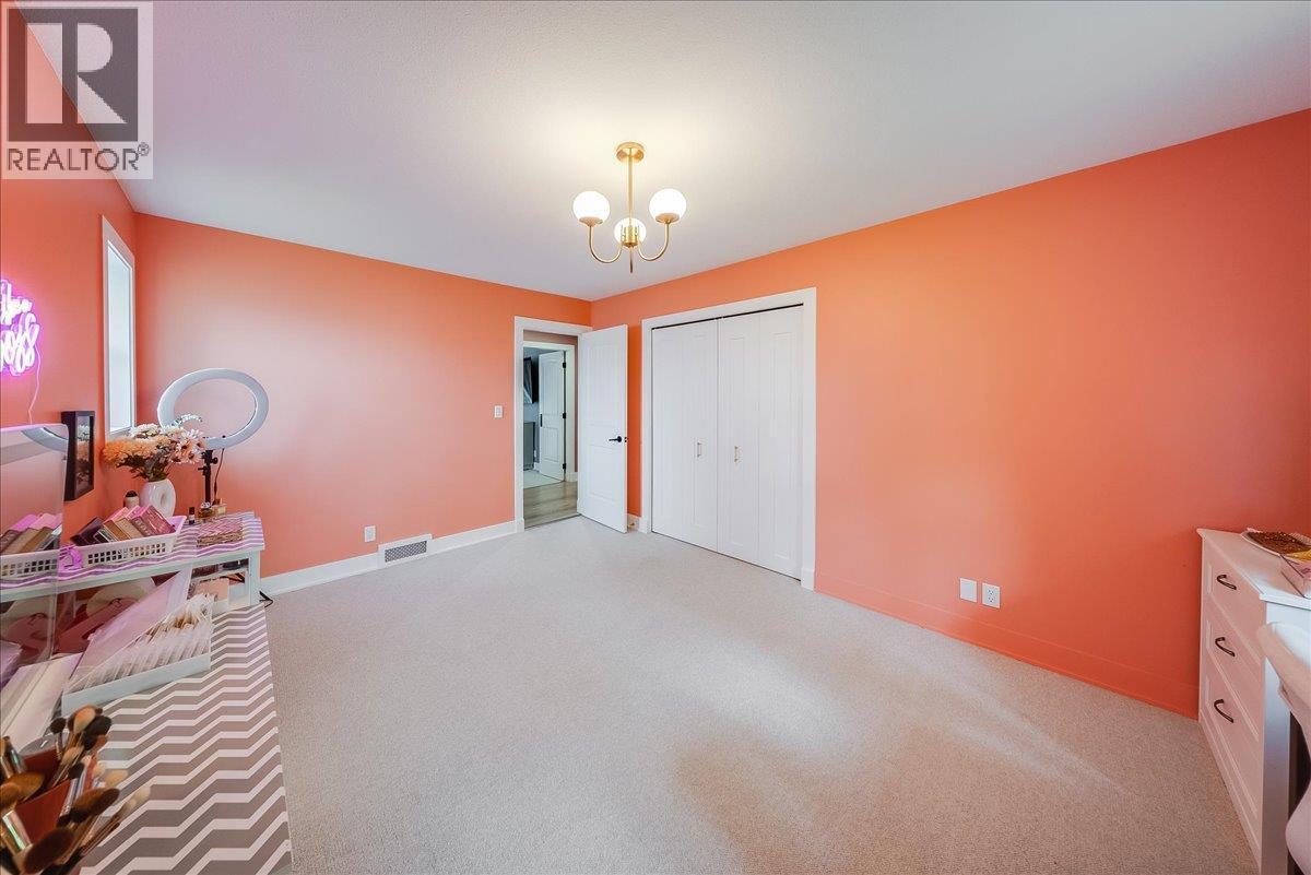 816 Columbia Road, Castlegar, BC - Indoor