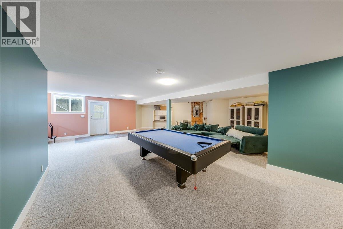 816 Columbia Road, Castlegar, BC - Indoor Photo Showing Other Room