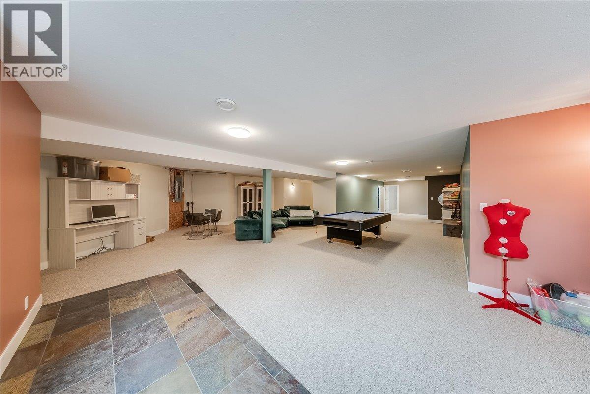 816 Columbia Road, Castlegar, BC - Indoor Photo Showing Other Room
