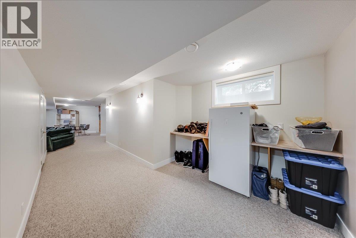 816 Columbia Road, Castlegar, BC - Indoor Photo Showing Other Room