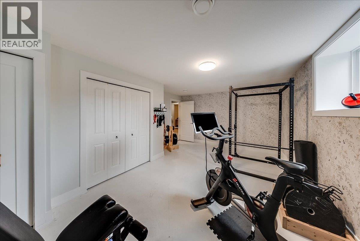 816 Columbia Road, Castlegar, BC - Indoor