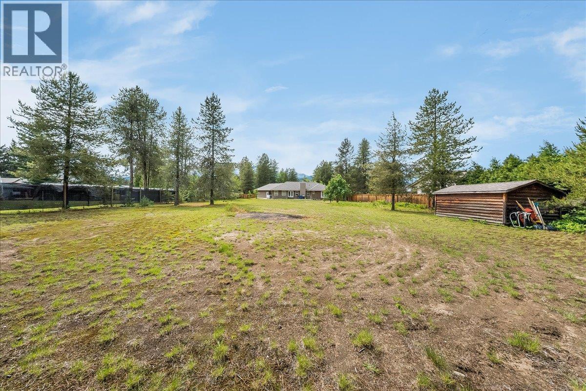 816 Columbia Road, Castlegar, BC - Outdoor