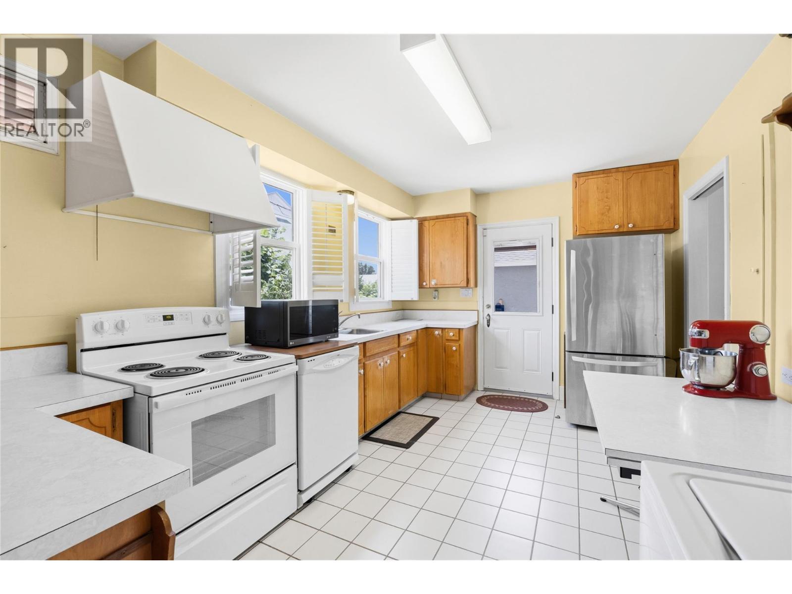 763 Argyle Street, Penticton, BC - Indoor Photo Showing Kitchen