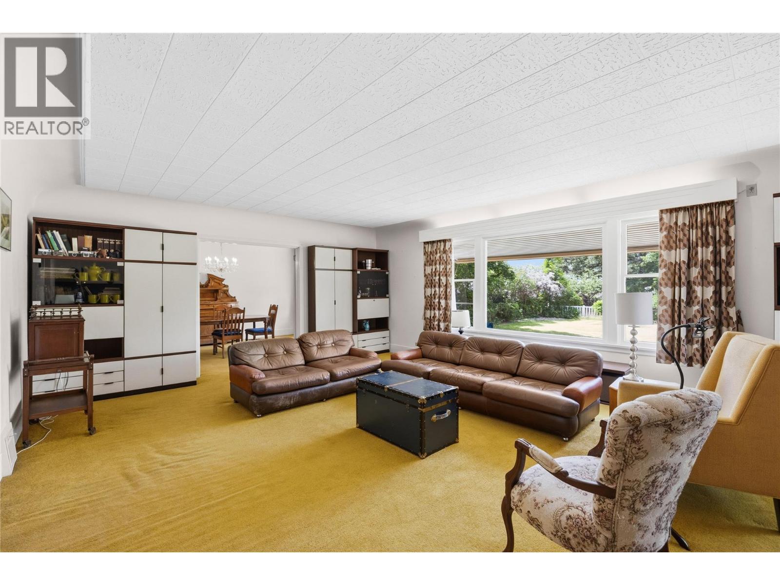 763 Argyle Street, Penticton, BC - Indoor Photo Showing Living Room