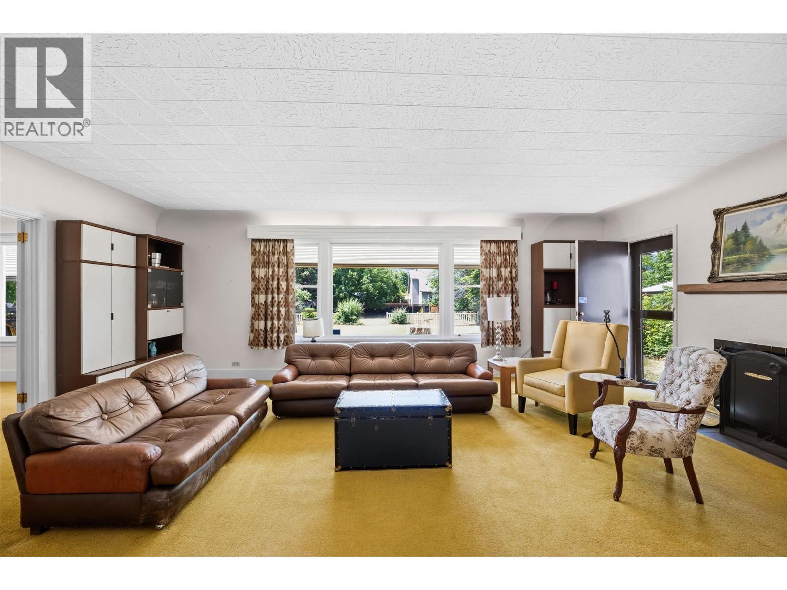 763 Argyle Street, Penticton, BC - Indoor Photo Showing Living Room