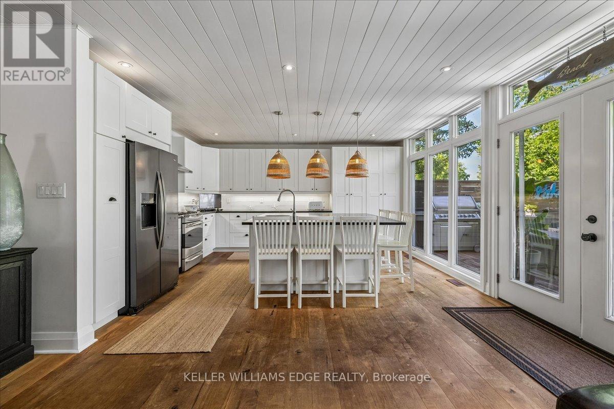 573 Beach Boulevard, Hamilton, ON - Indoor Photo Showing Kitchen With Upgraded Kitchen