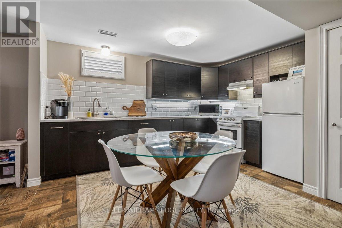 573 Beach Boulevard, Hamilton, ON - Indoor Photo Showing Dining Room