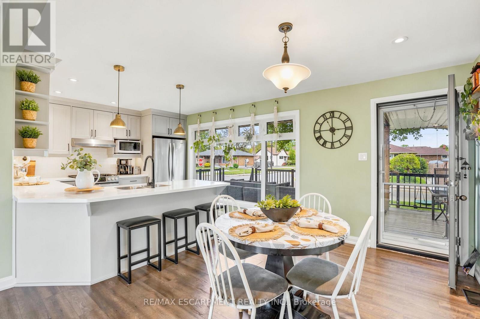 150 Mountville Avenue, Hamilton, ON - Indoor Photo Showing Dining Room