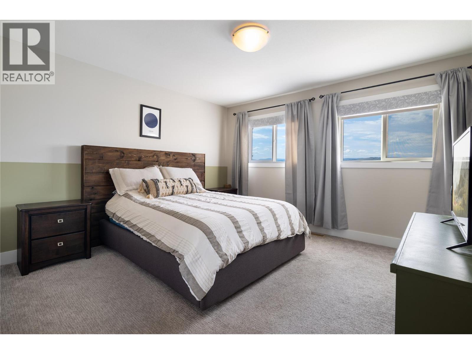 933 Mt Robson Place Unit# 18, Vernon, BC - Indoor Photo Showing Bedroom