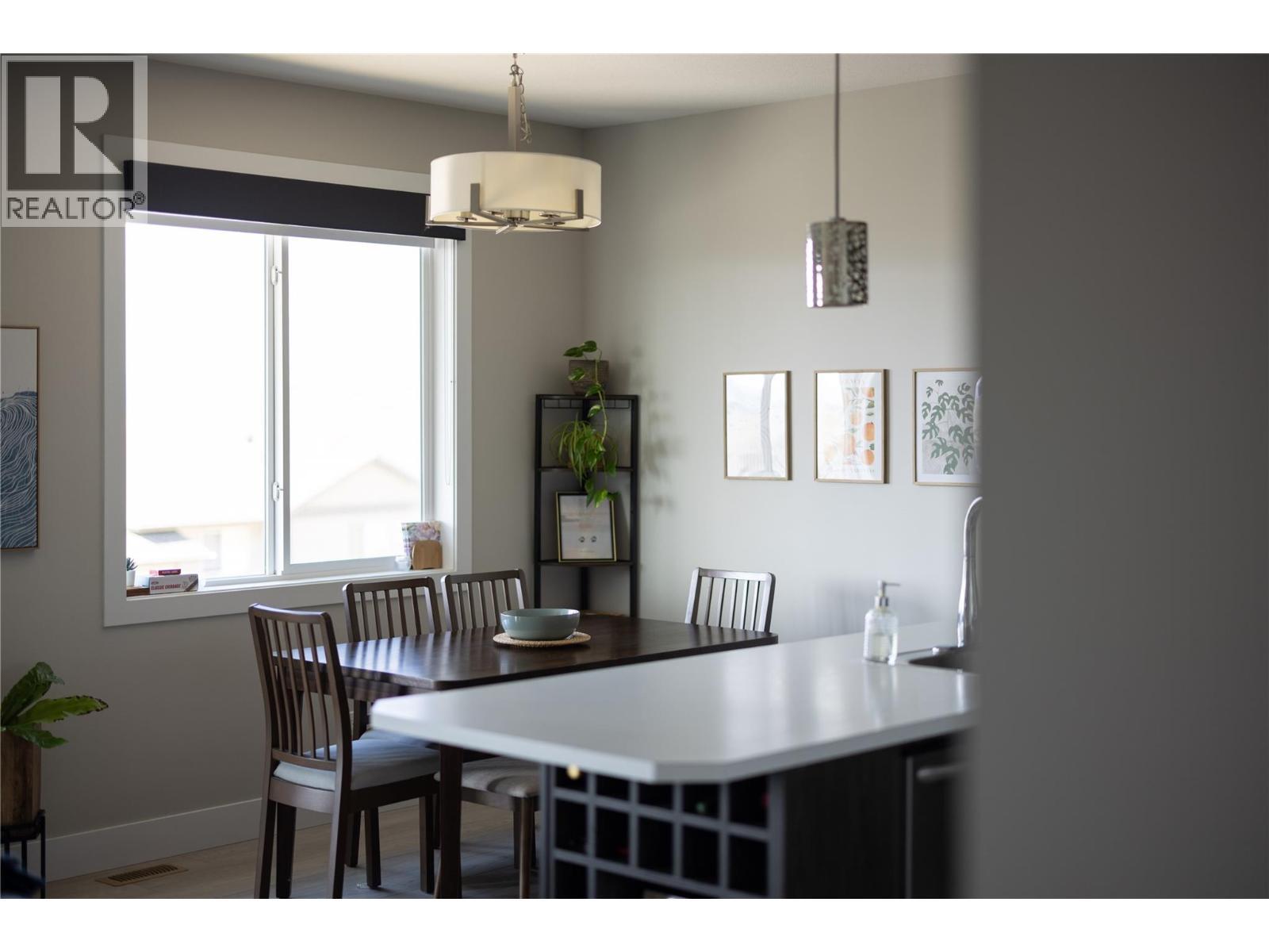 933 Mt Robson Place Unit# 18, Vernon, BC - Indoor Photo Showing Dining Room