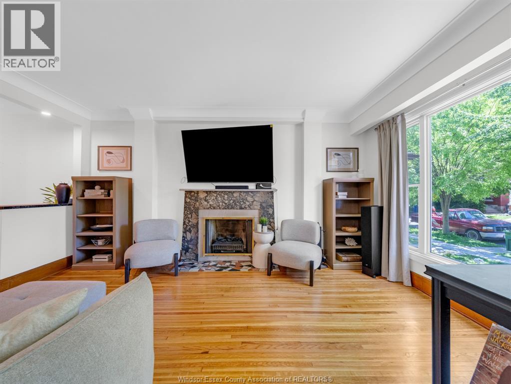 908 Windermere Road, Windsor, ON - Indoor Photo Showing Living Room With Fireplace