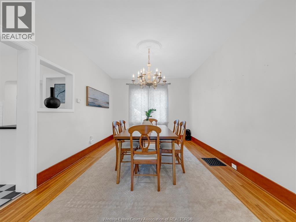 908 Windermere Road, Windsor, ON - Indoor Photo Showing Dining Room
