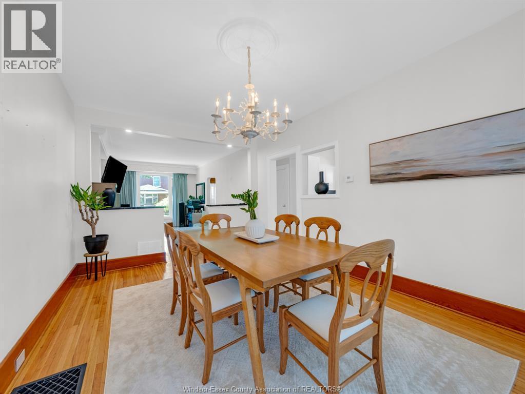 908 Windermere Road, Windsor, ON - Indoor Photo Showing Dining Room