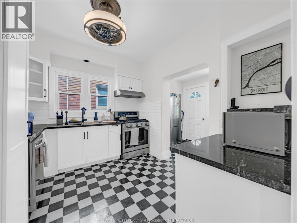 908 Windermere Road, Windsor, ON - Indoor Photo Showing Kitchen