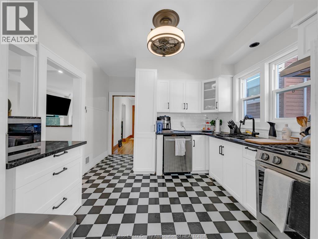 908 Windermere Road, Windsor, ON - Indoor Photo Showing Kitchen