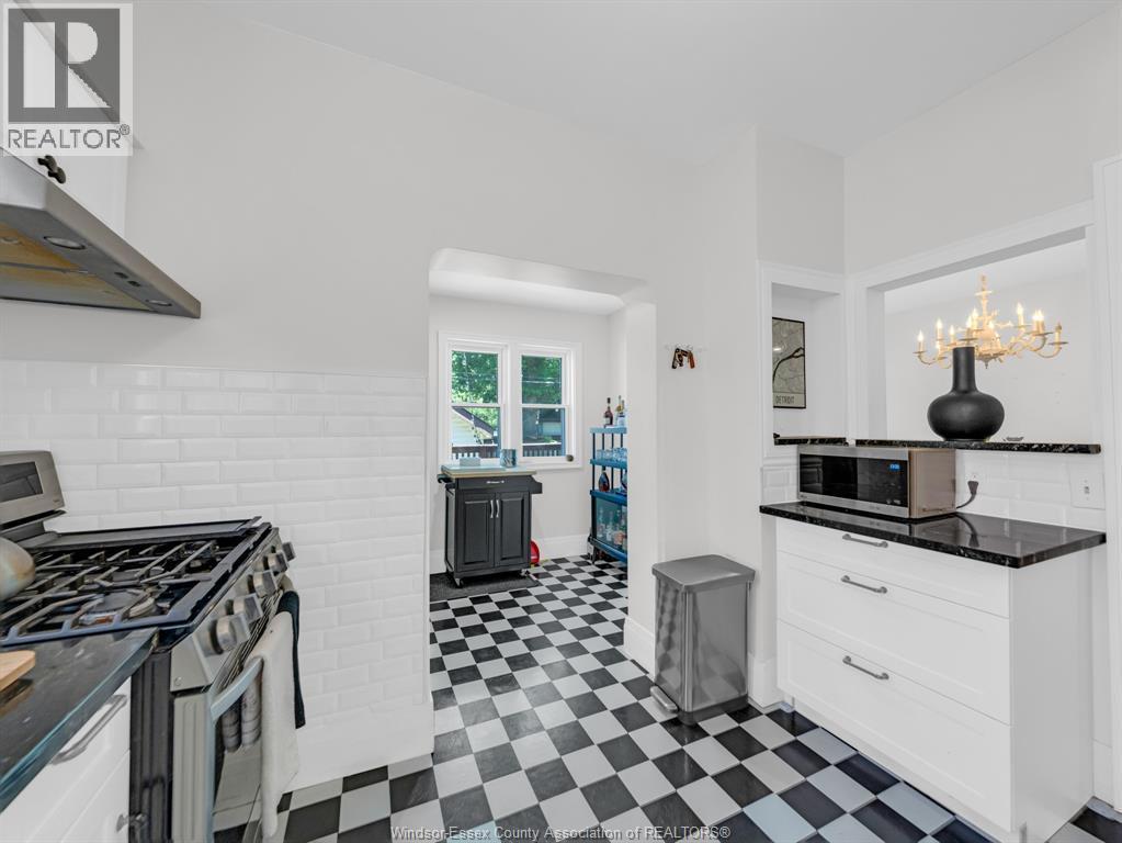908 Windermere Road, Windsor, ON - Indoor Photo Showing Kitchen