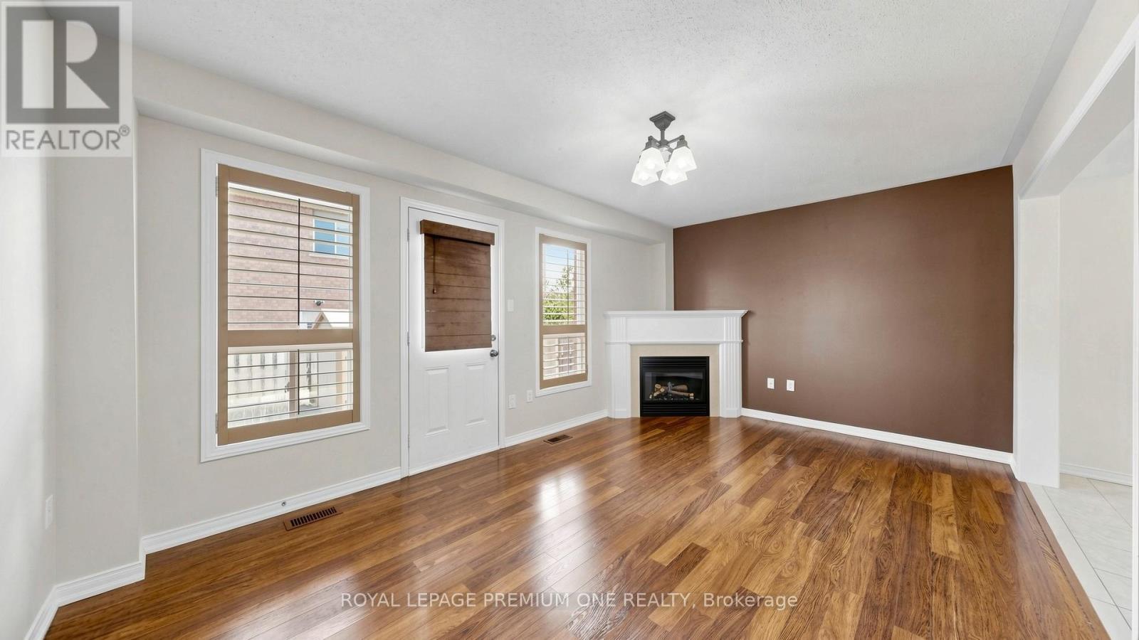 108 Argento Crescent, Vaughan, ON - Indoor With Fireplace