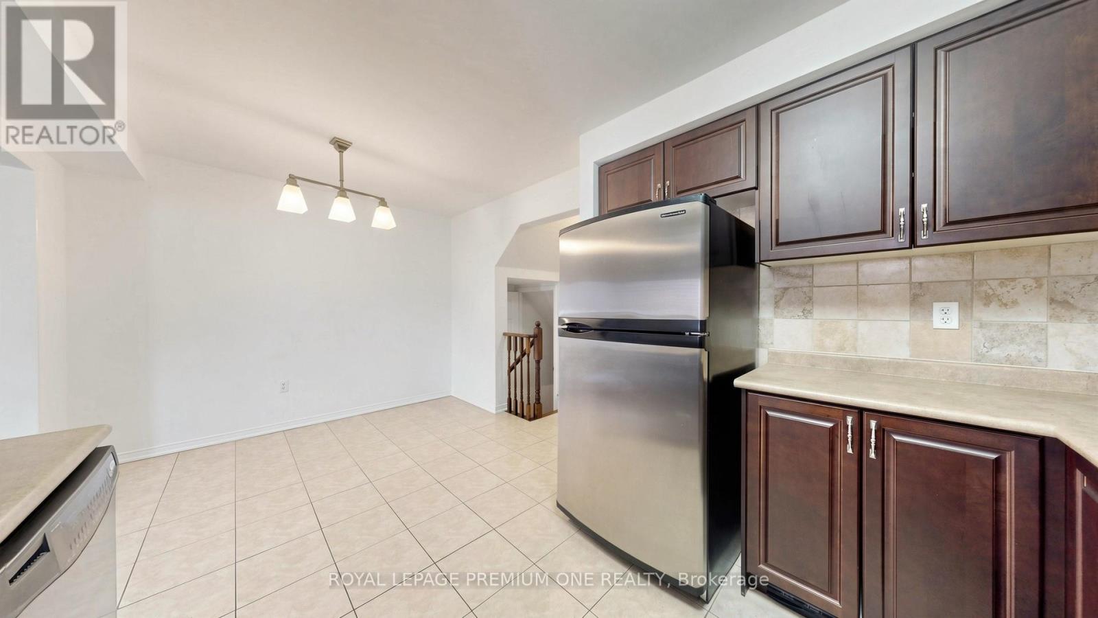 108 Argento Crescent, Vaughan, ON - Indoor Photo Showing Kitchen