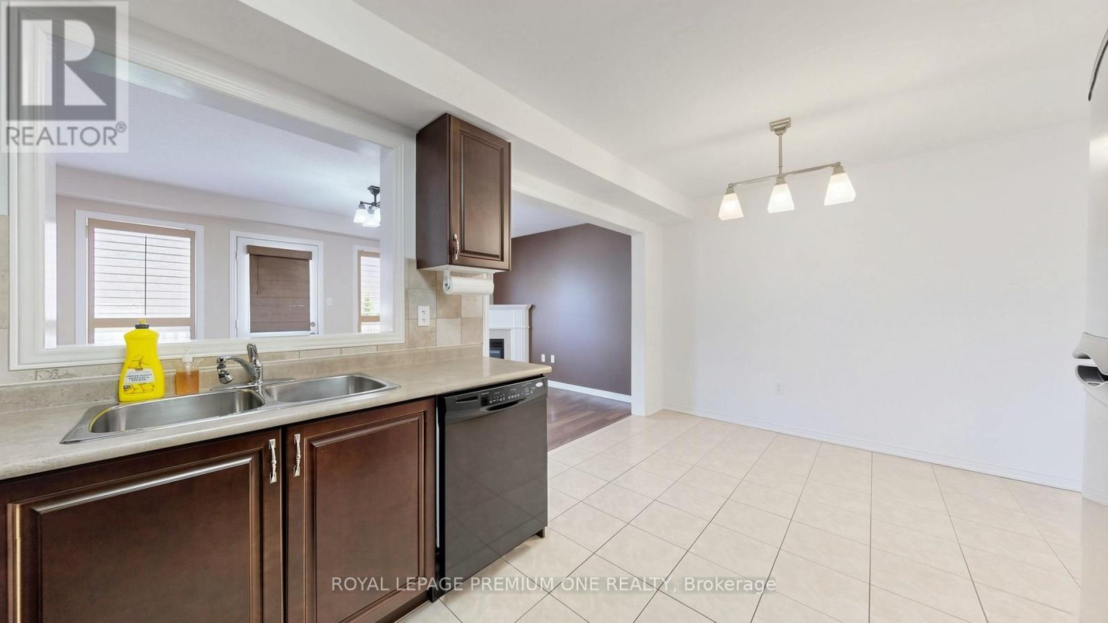 108 Argento Crescent, Vaughan, ON - Indoor Photo Showing Kitchen With Double Sink