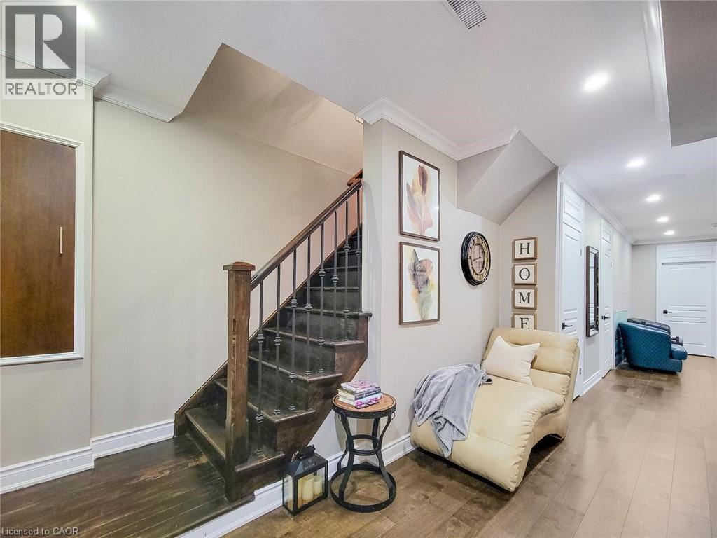 27 Riesling Court, Hamilton, ON