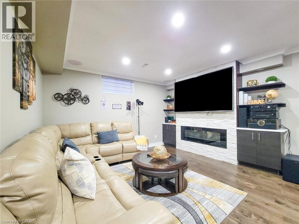27 Riesling Court, Hamilton, ON