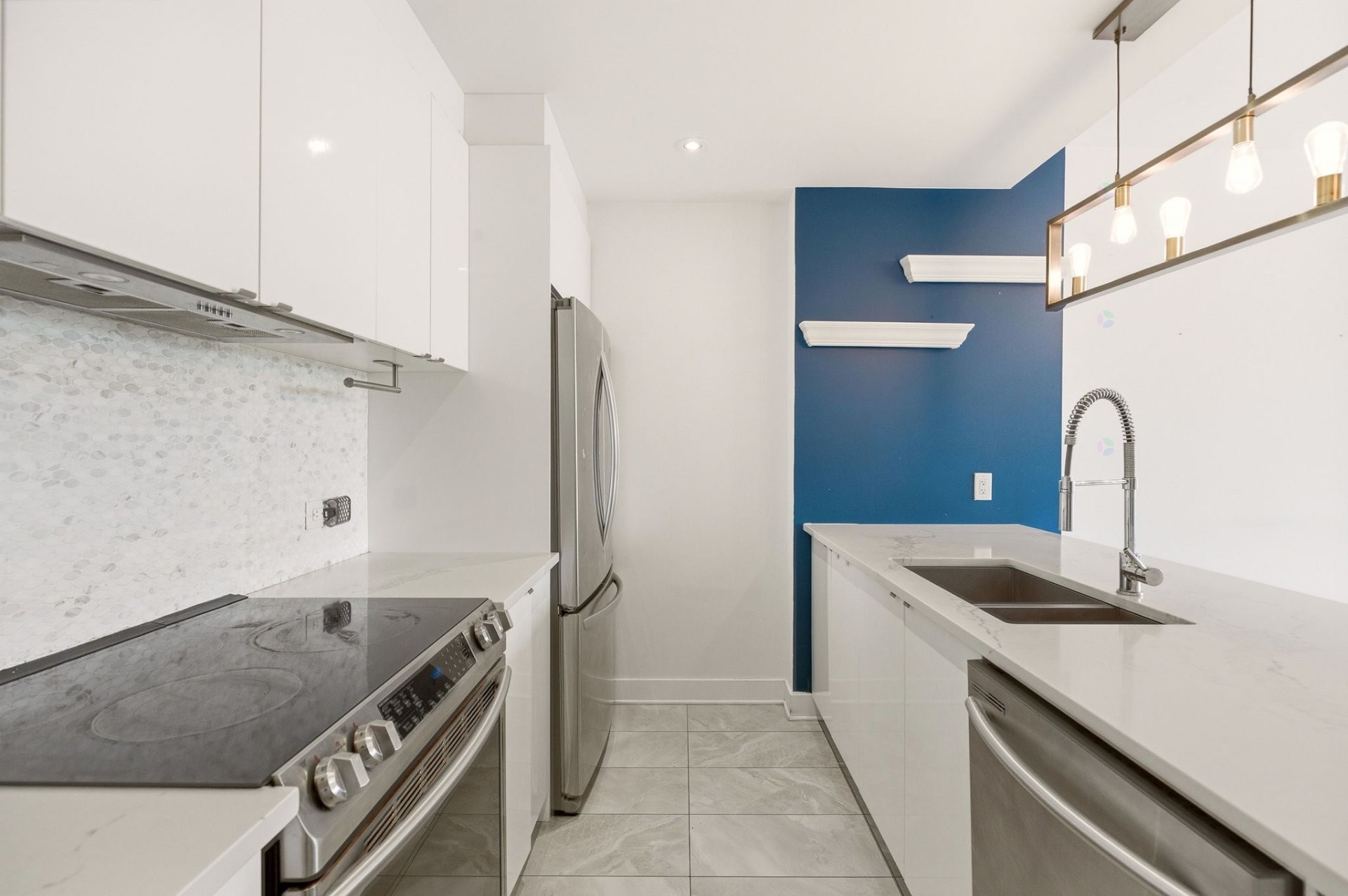 Cuisine - 316-4959 Rue Jean-Talon O., Montréal (Côte-Des-Neiges/Notre-Dame-De-Grâce), QC - Indoor Photo Showing Kitchen With Double Sink With Upgraded Kitchen