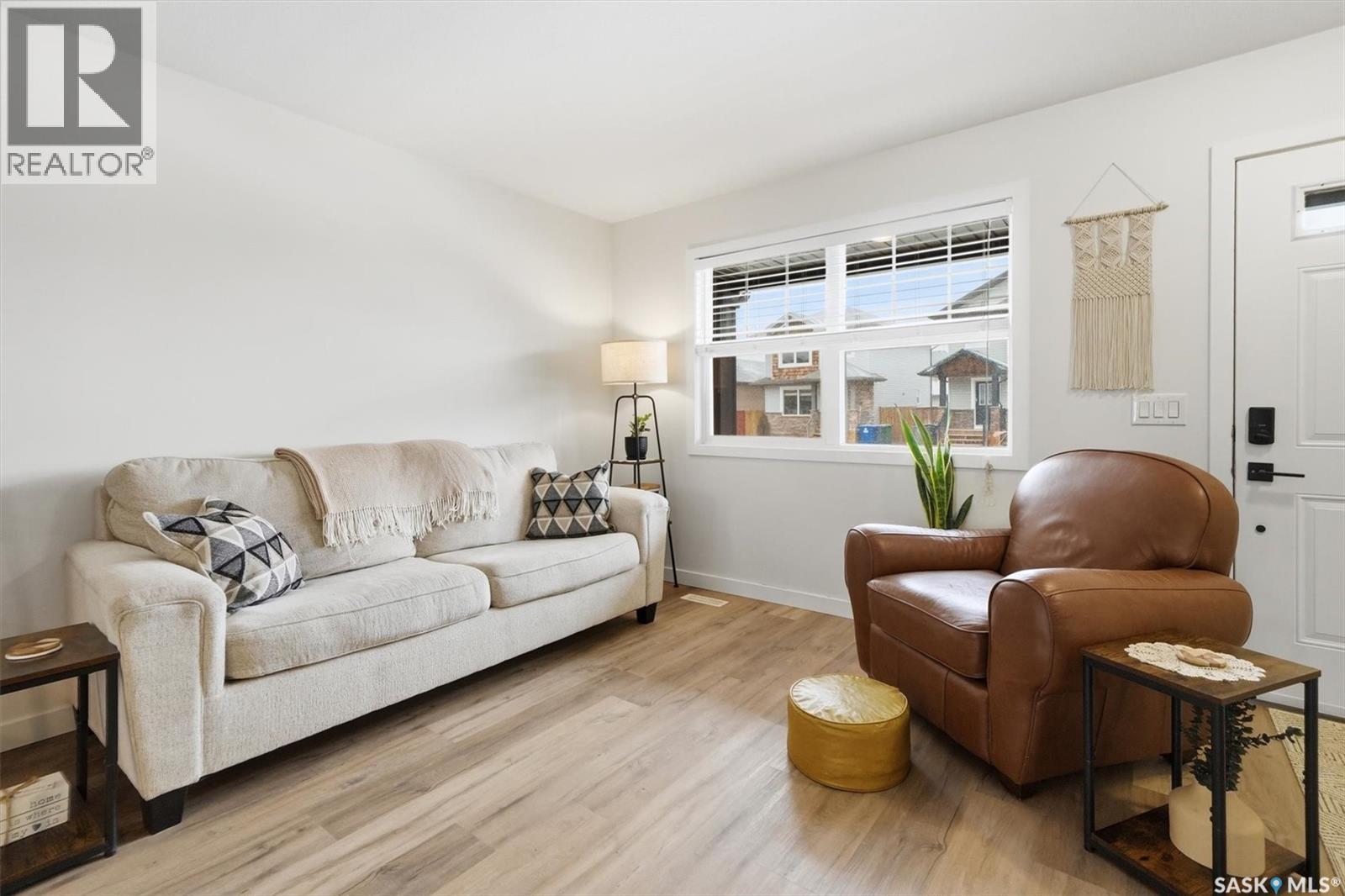 344 Levalley Cove, Saskatoon, SK - Indoor Photo Showing Living Room