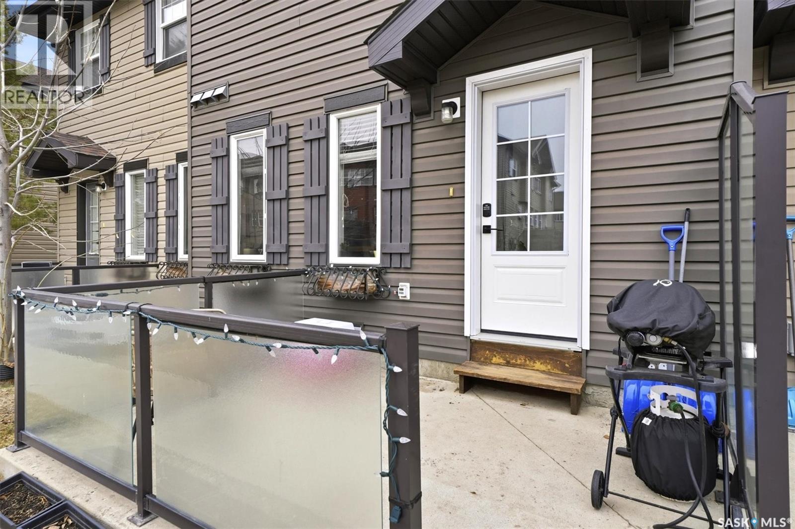344 Levalley Cove, Saskatoon, SK - Outdoor