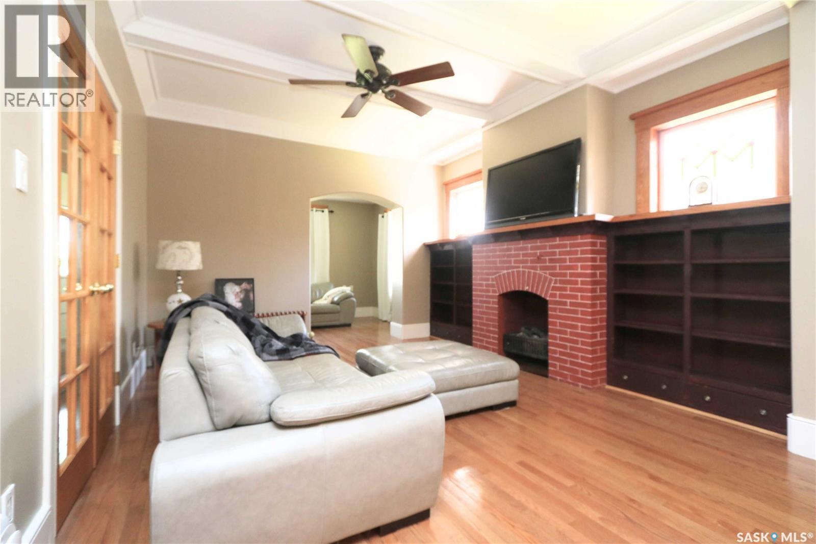 34 Laurier Avenue, Yorkton, SK - Indoor Photo Showing Living Room With Fireplace