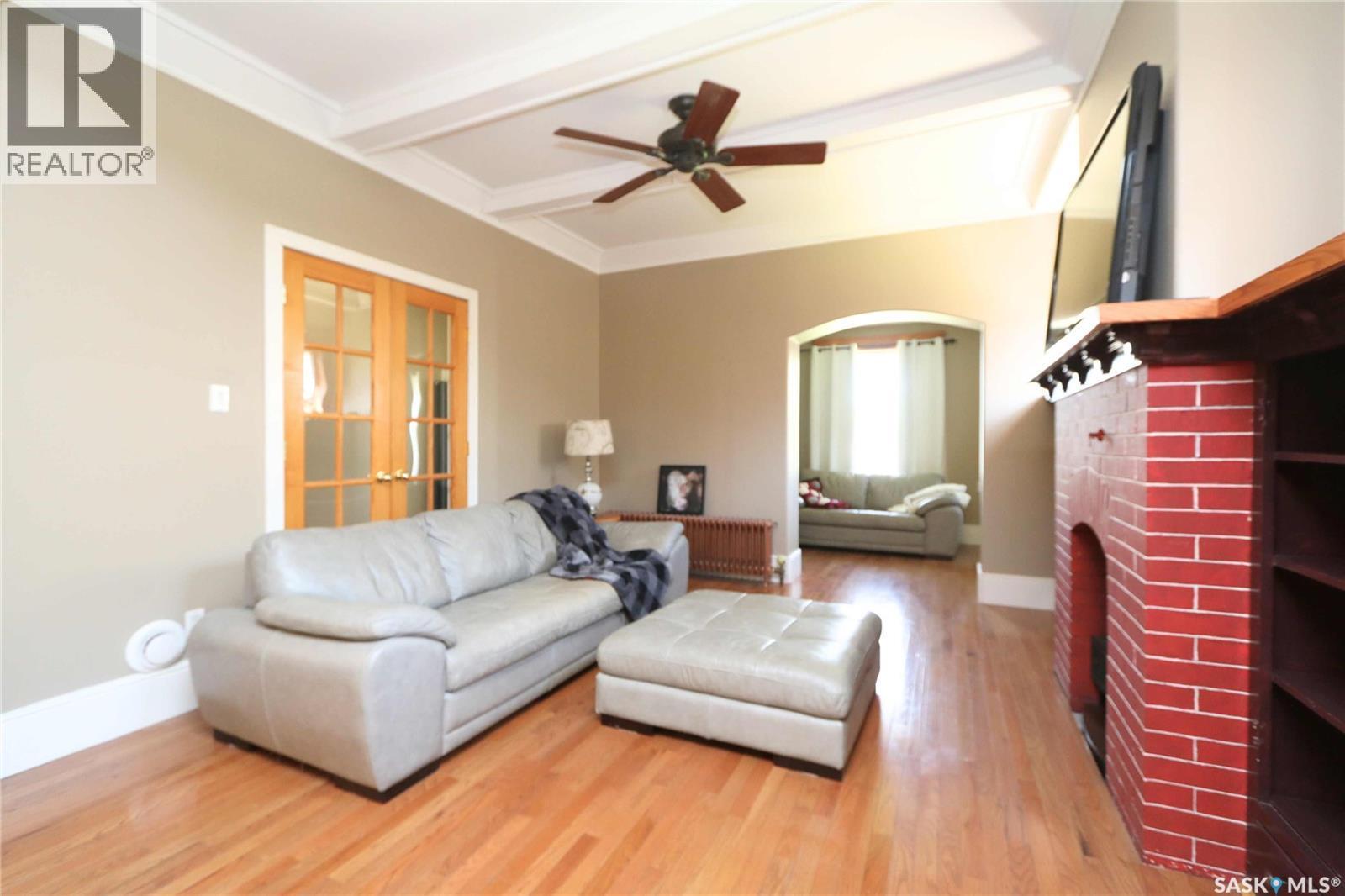 34 Laurier Avenue, Yorkton, SK - Indoor Photo Showing Living Room