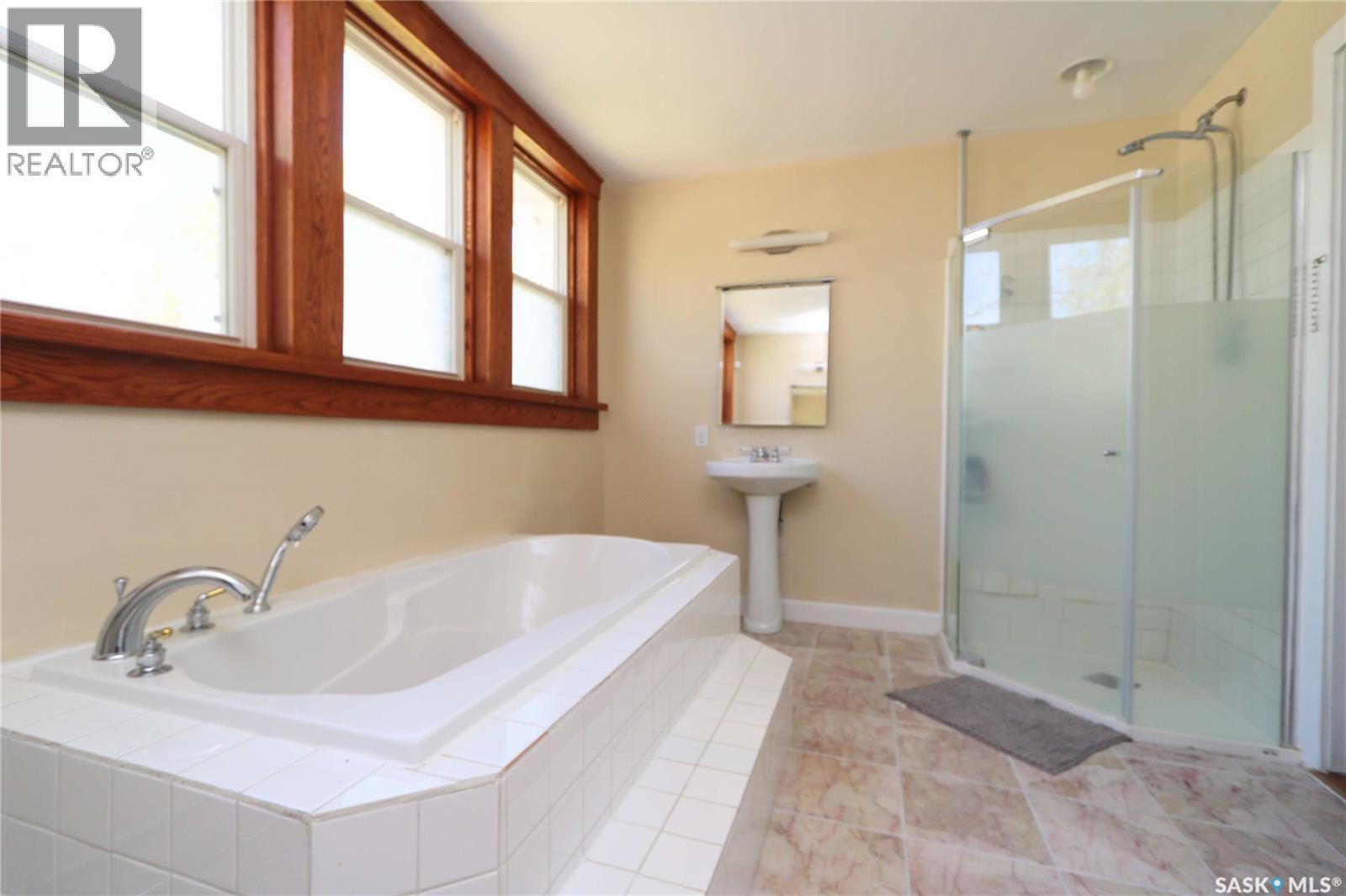 34 Laurier Avenue, Yorkton, SK - Indoor Photo Showing Bathroom