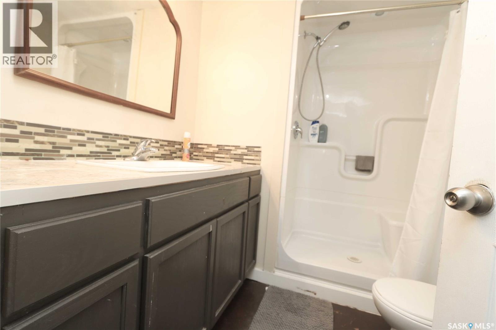 34 Laurier Avenue, Yorkton, SK - Indoor Photo Showing Bathroom