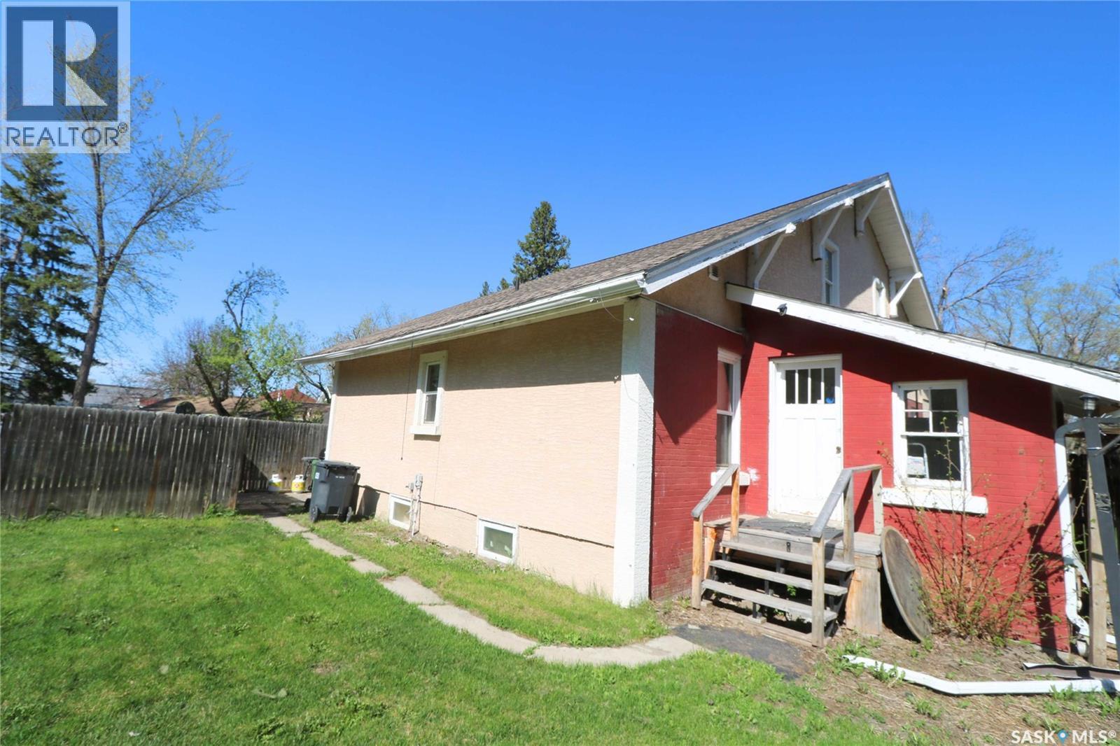 34 Laurier Avenue, Yorkton, SK - Outdoor